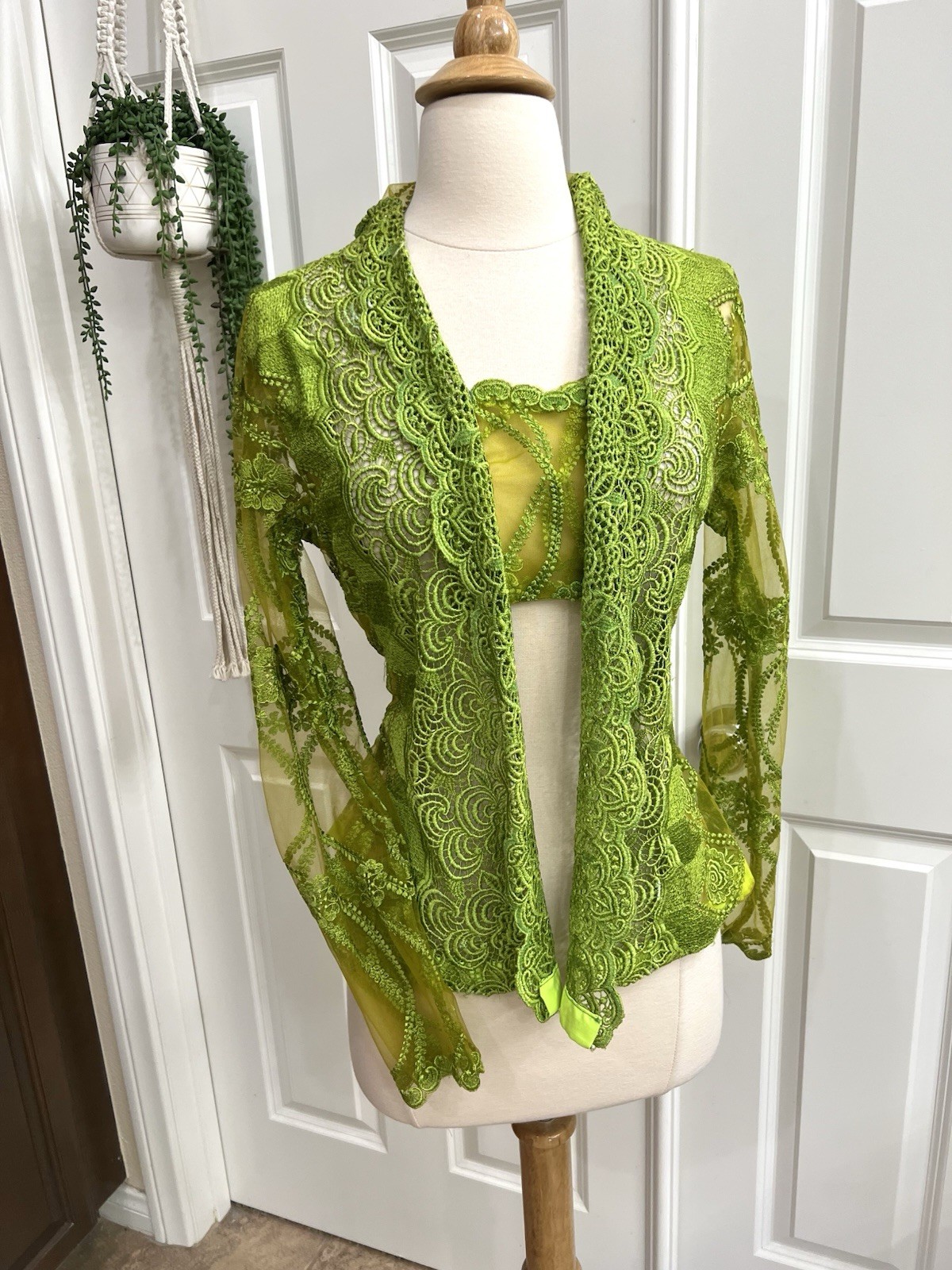 Vtg Whimsical Green Sheer Embroidered Lace Fairycore Boho Glam Open Front Sz M