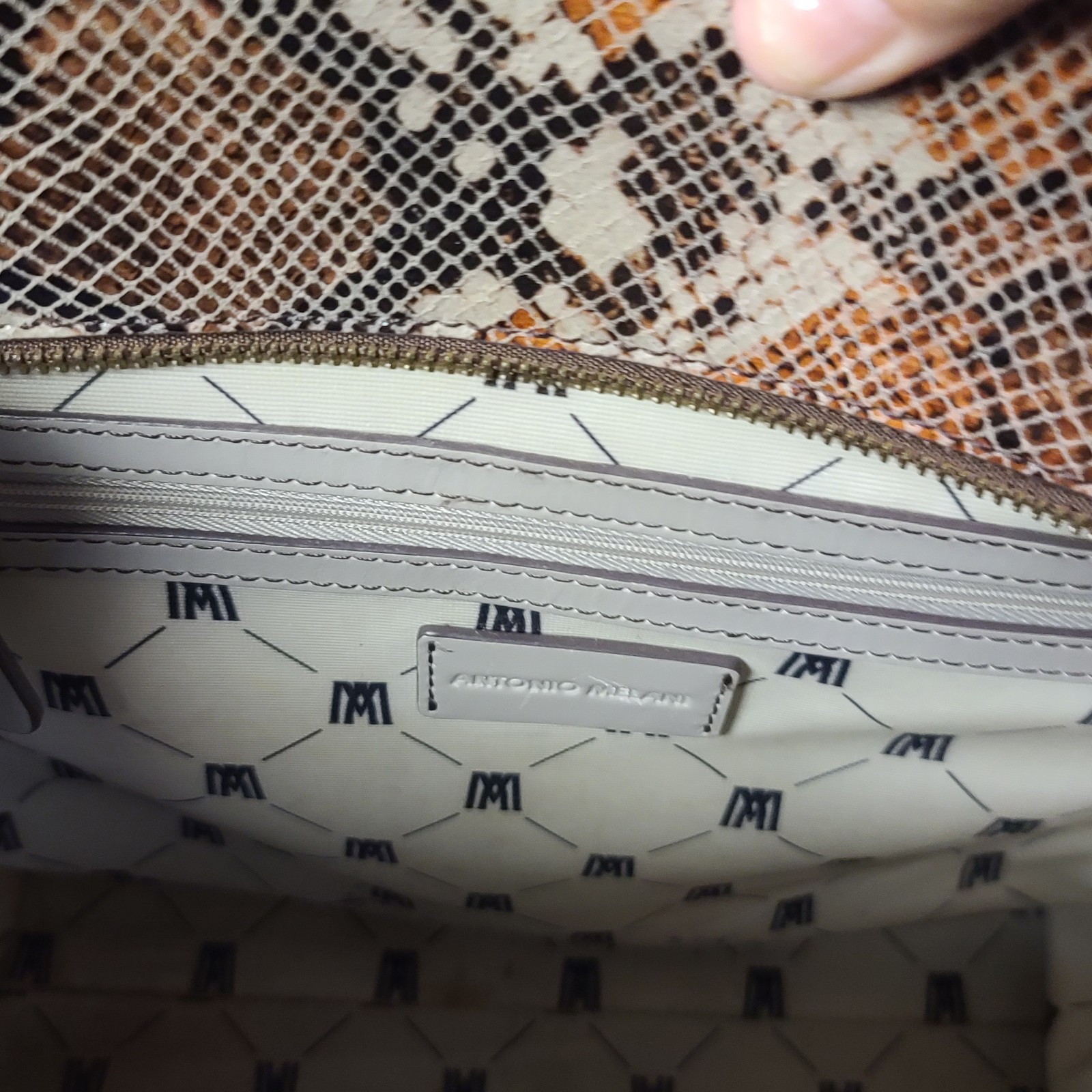 Antonio Melani Snakeskin Tote Purse Zip Closure Ivory Handles Charm Gold