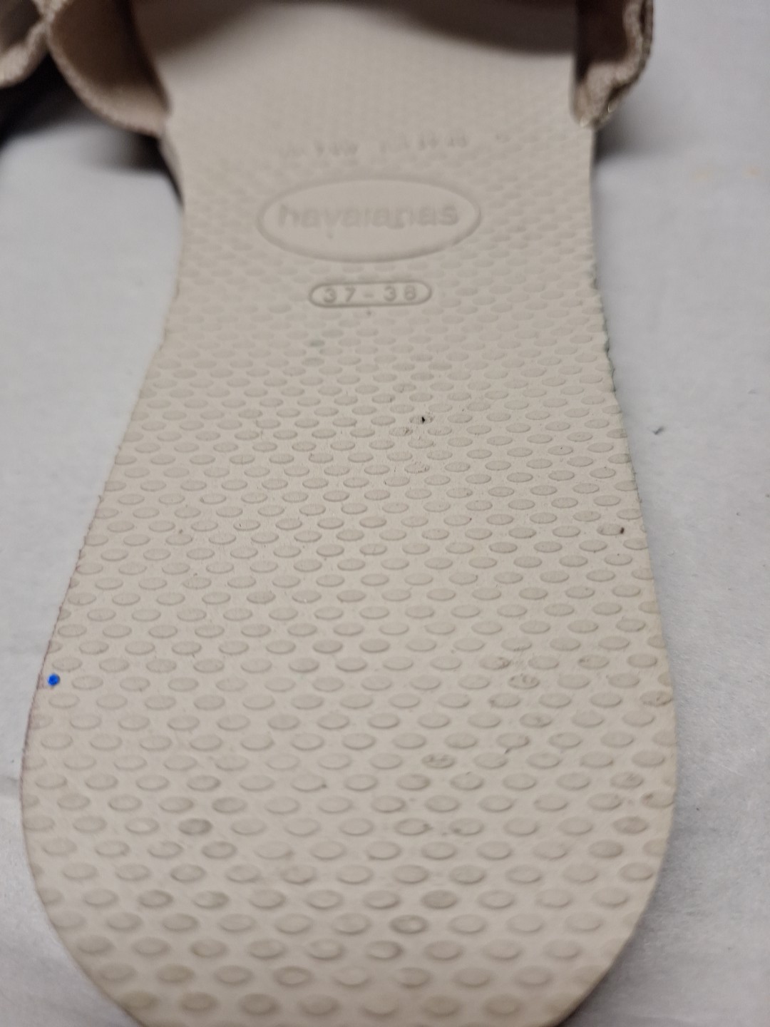 NWT Havaianas Womens St. Tropez Shine Flip Flop Sandal Beige Size 7/8 MSRP $42