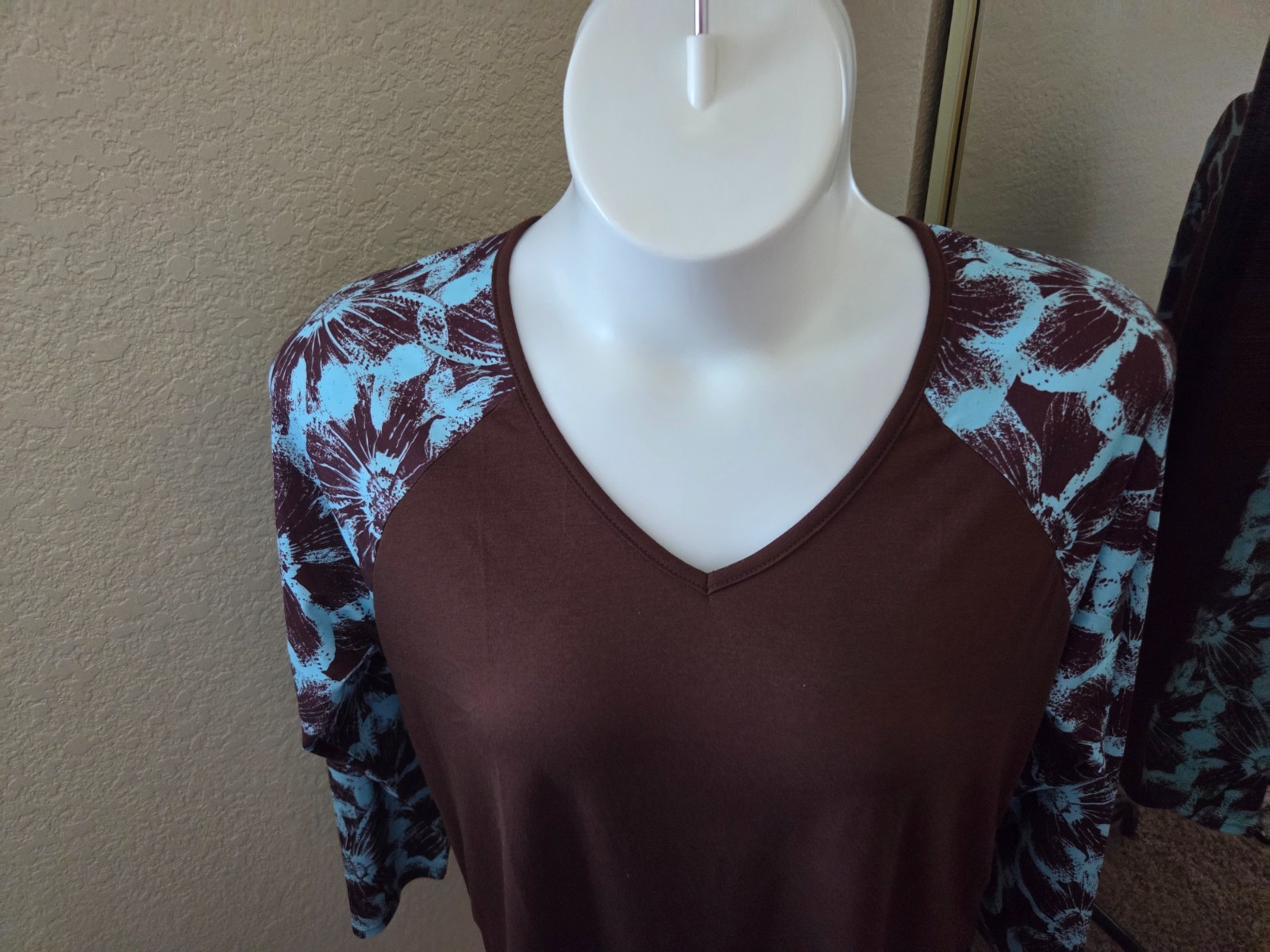 BRAND NEW: Women’s Unbranded Size XL Brown with Print Long Sleeves