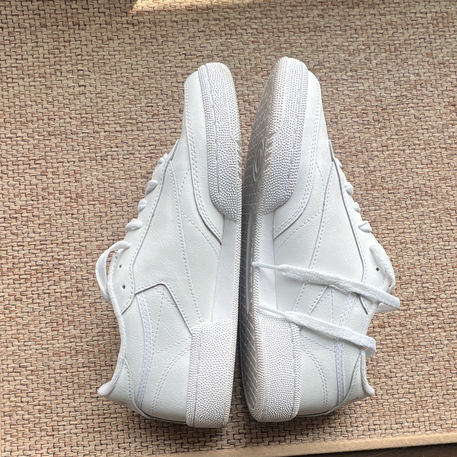 Reebok Classic White Lace-Up Low Top Solid Sneaker Men’s Activewear Casual