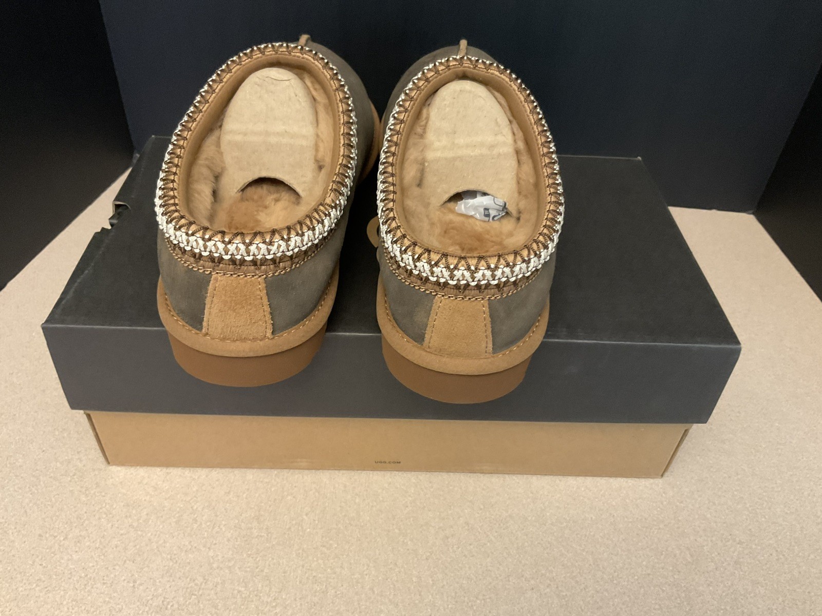New! Mens UGG Tasman Baxter Chestnut Slippers. Size 8. Awesome Shoes!!!