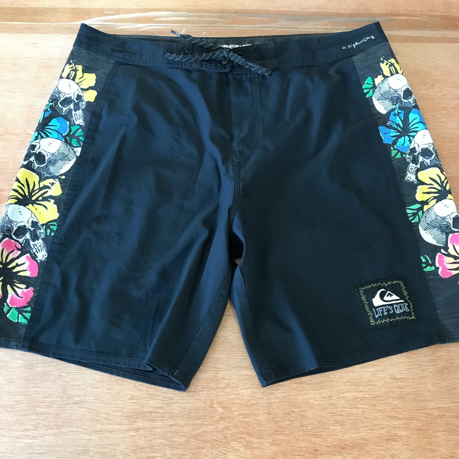 Quicksilver Dryflight Board Swim Shorts Men 34 Black Skulls Tie Waist Beach