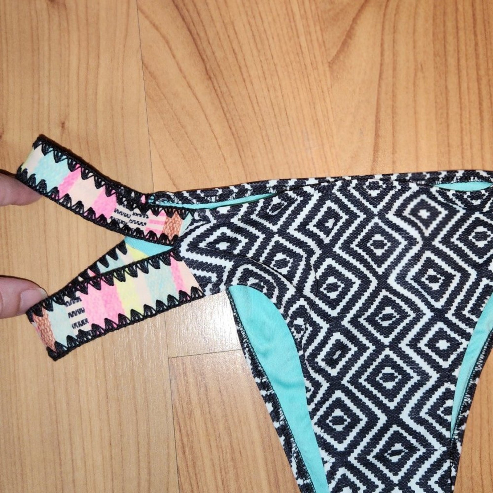 Shade & Shore Multi Stripe Geometric Swim 34 B + Small Bottom