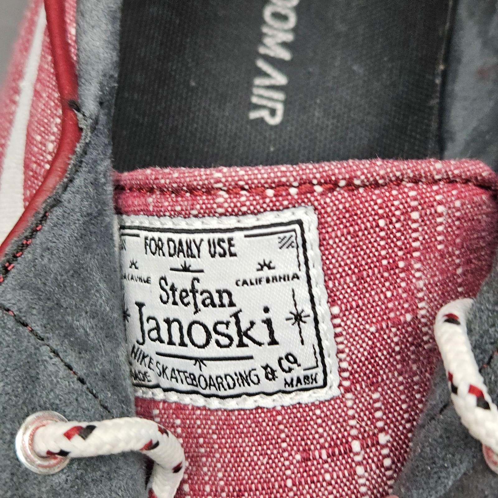 Nike SB Zoom Stefan Janoski Mens Shoes Size 13 Red Canvas Skateboard Sneakers