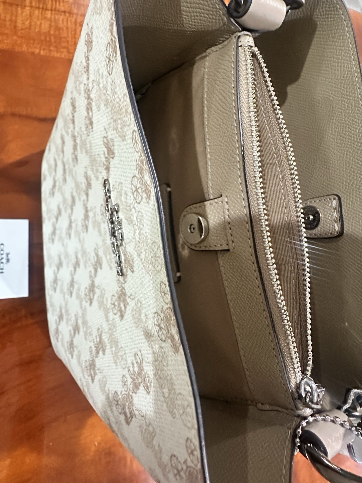 Pristine Coach Town Bucket Bag – Iconic Horse & Carriage Print 🐎
