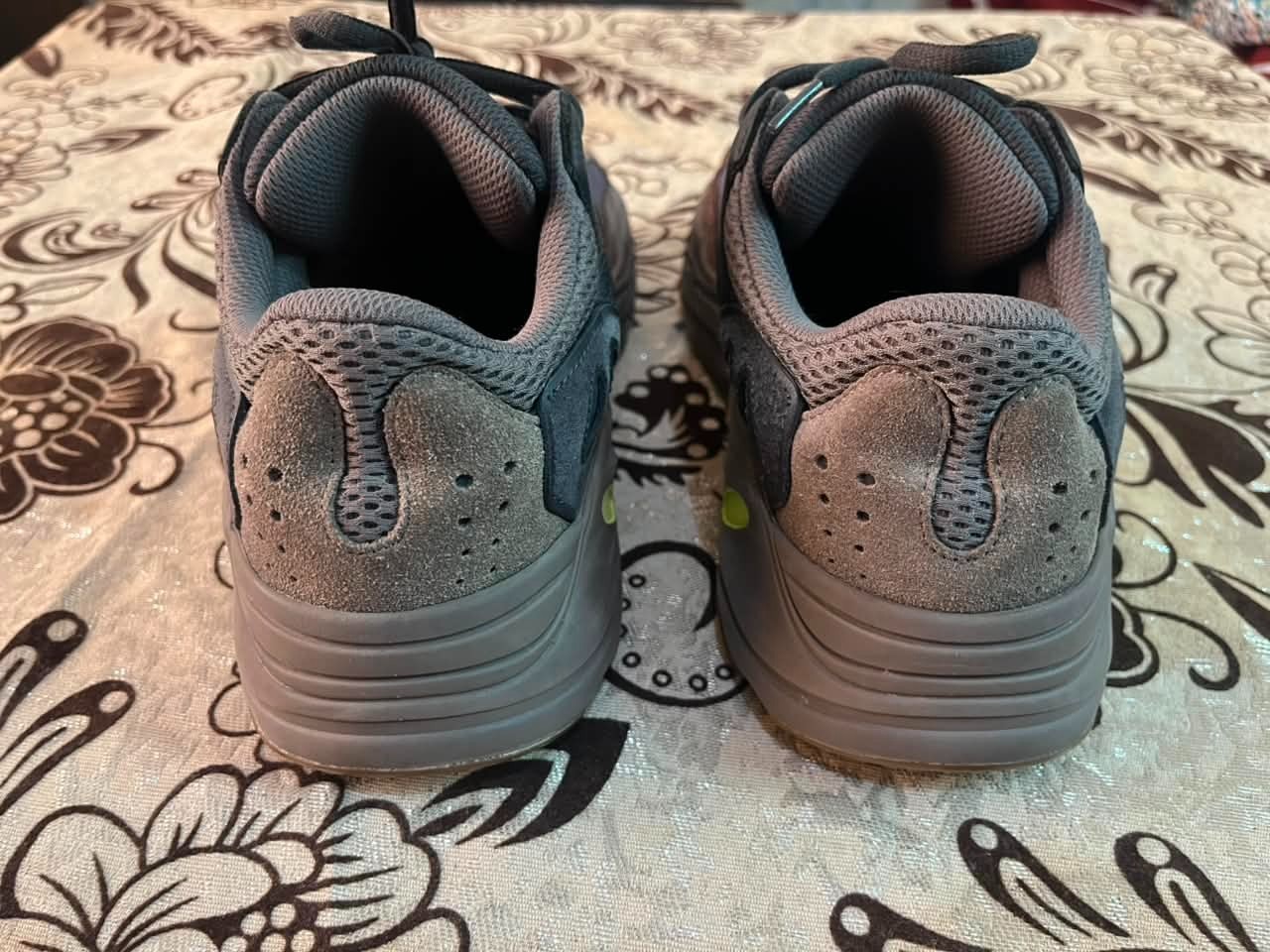 Adidas Yeezy Boost 700 V1 ‘Mauve’ EE9614 OG 2018 Pre-Owned Men’s US 9.5 NO BOX