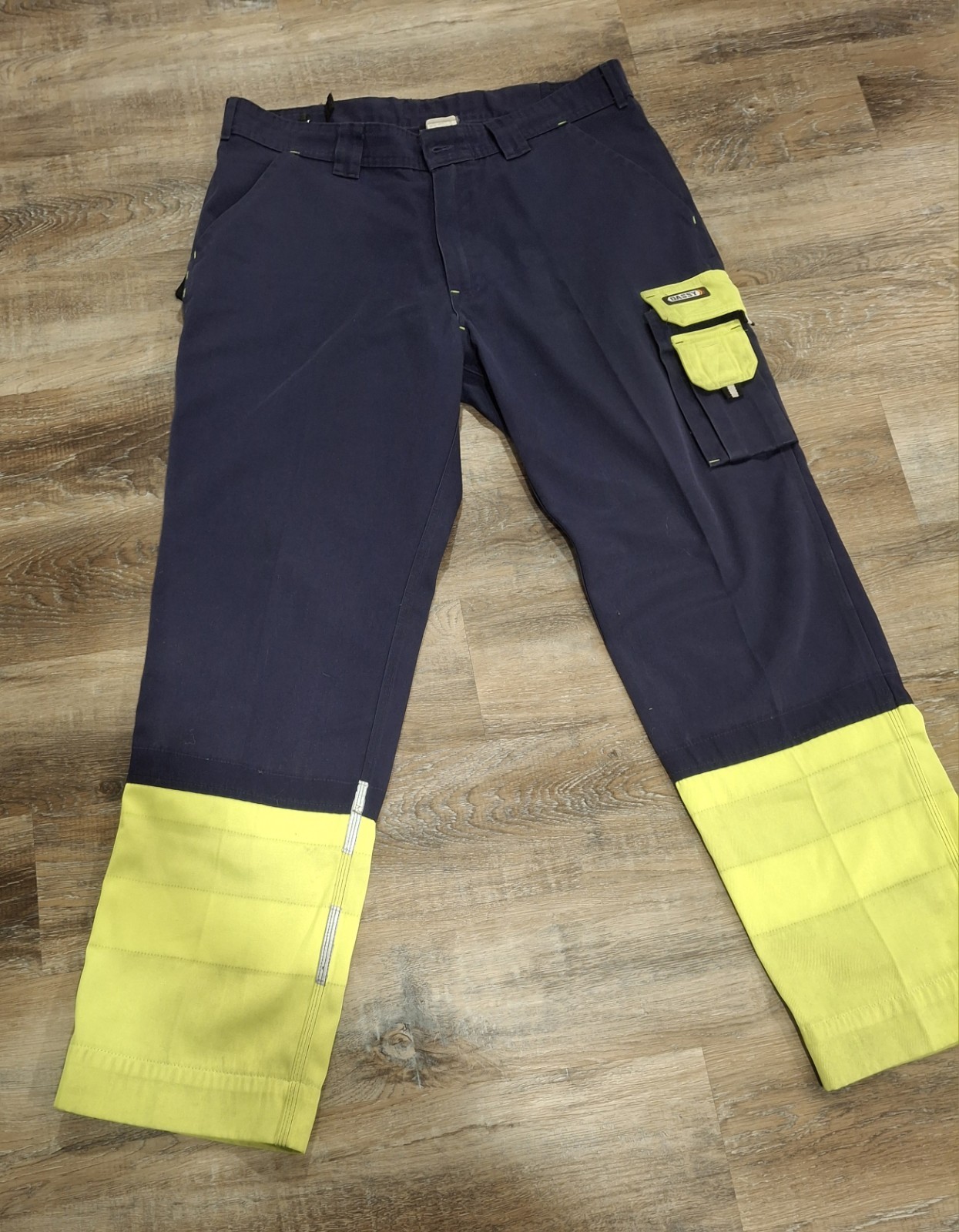 EUC Dassy Blue Work Pants Multiple Pockets Reinforced Areas Men B 37-39 C32-34