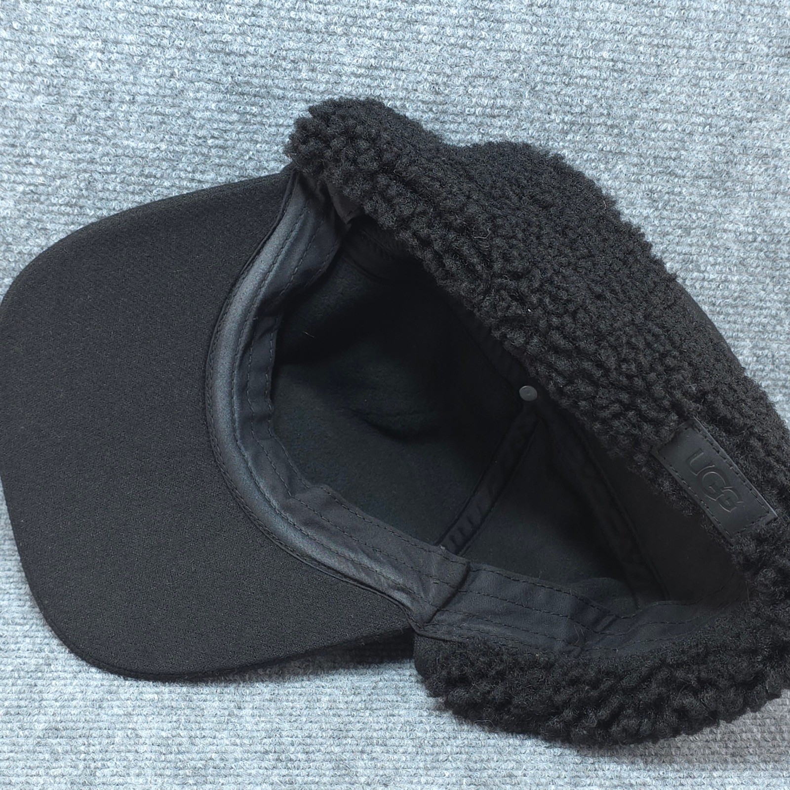 UGG Trapper Hat Cap Mens Medium Black Ear Flap Sherpa Winter Ski Outdoor Warm