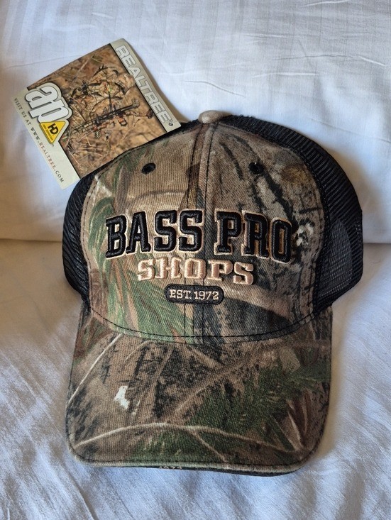 Bass Pro Shops RealTree Camo Sliderback Trucker Hat – New