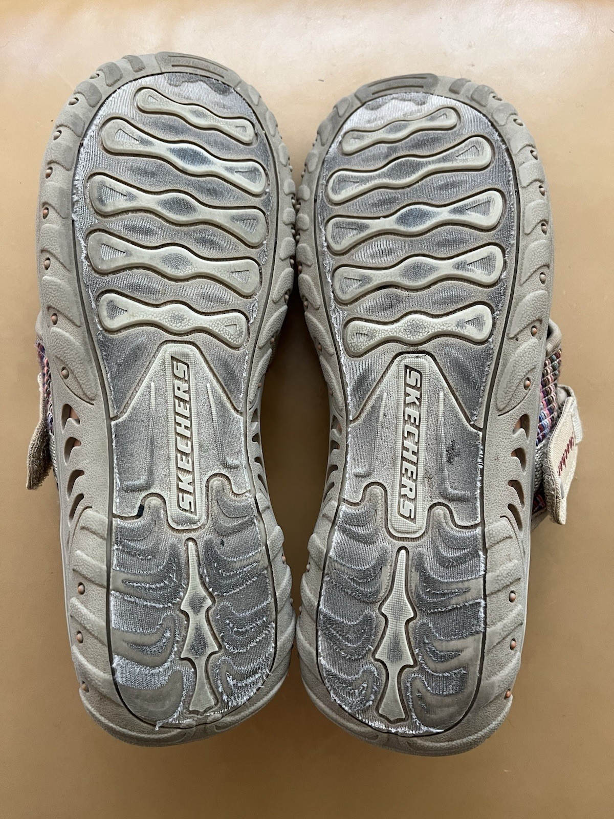 Skechers Reggae Mad Swag Thong Sandals Womens Sz 8.5 Taupe/Multi Outdoor Slip On