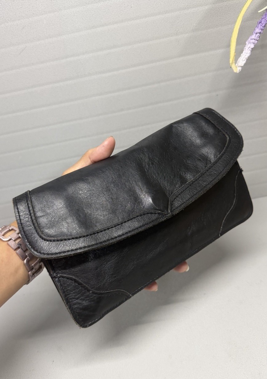 EXCELLENT CONDITION-Vintage Black Leather Envelope Clutch