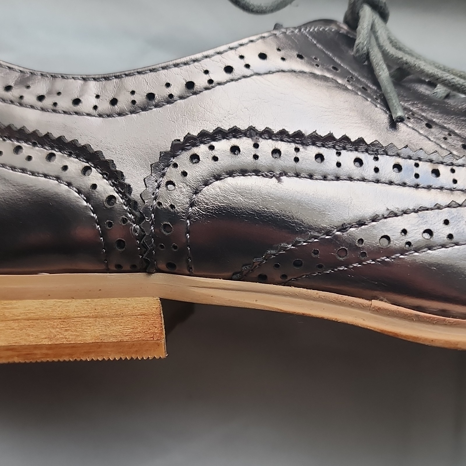 Wanted Silver Wingtip Brogue Lace Up Flats Synthetic PU Upper US Size 8.5