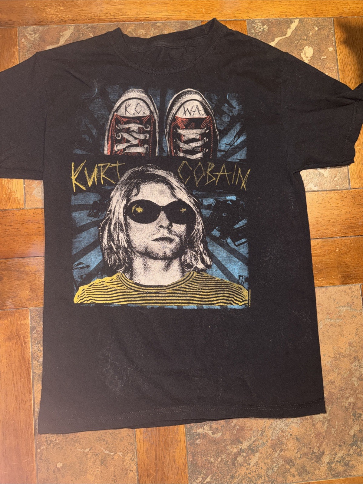 Kurt Cobain Y2K Nirvana T-Shirt Mens Size S Rock Band Red Converse Music T-Shirt