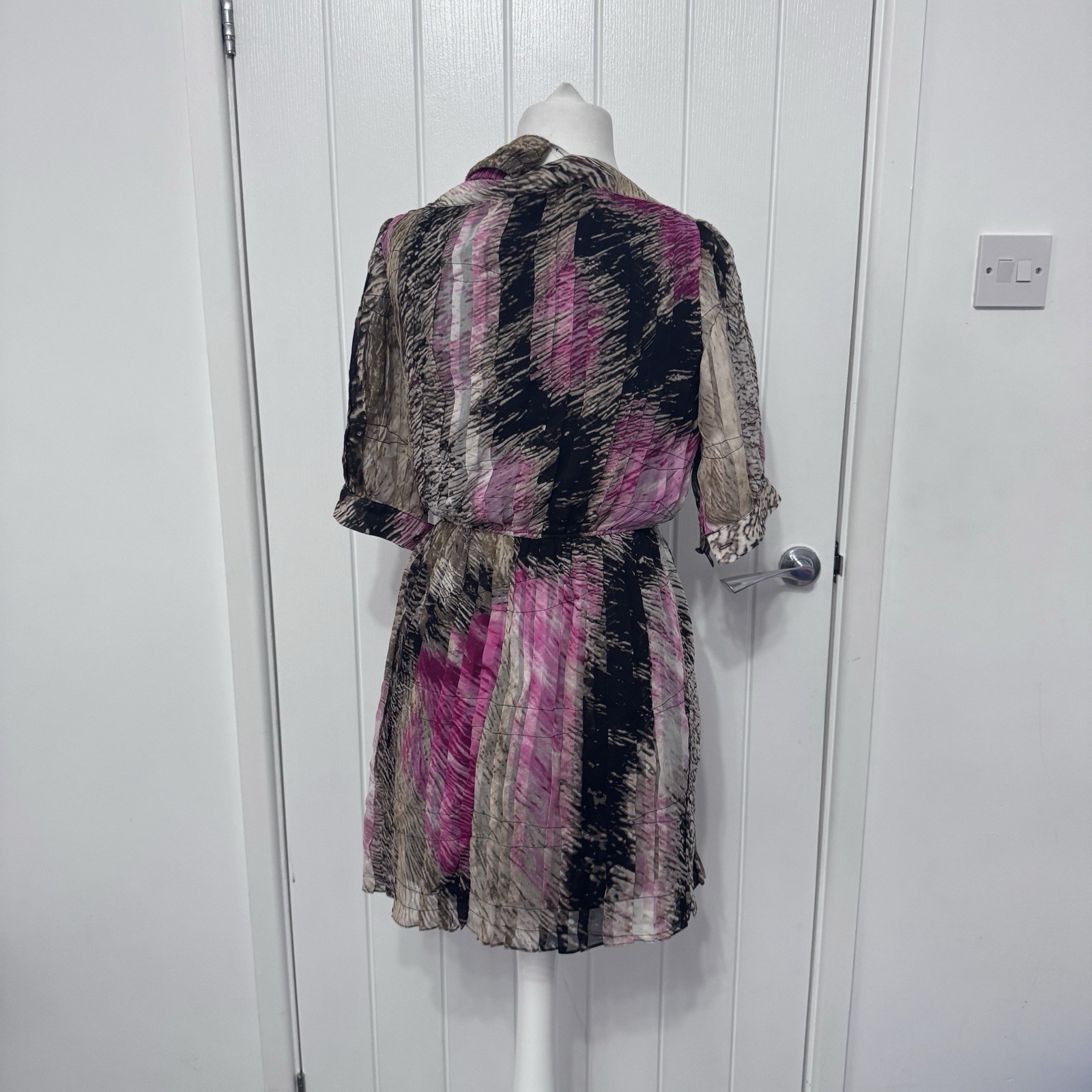 Diane Von Furstenburg 100% Silk Colourful Women’s Dress Long Sleeve Belt Size 4