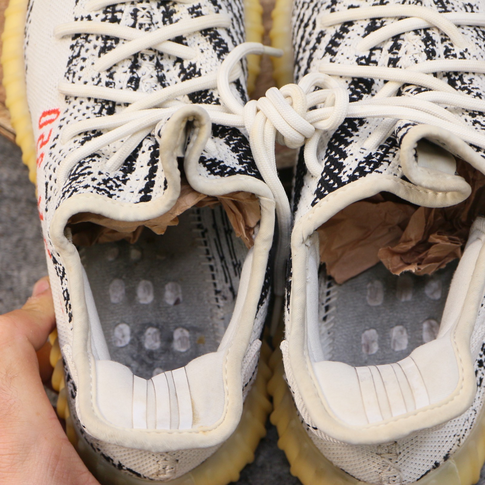 adidas Yeezy Boost 350 V2 Mens Size 11 Zebra White/Core Black/Red Primeknit Shoe