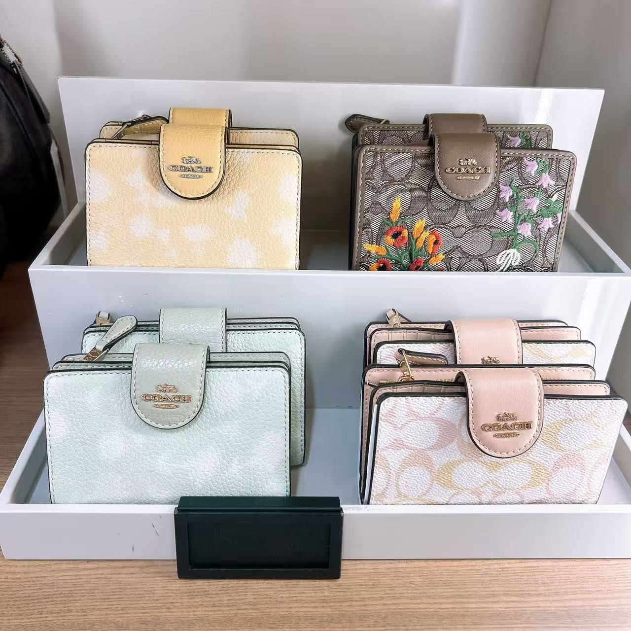 NWT Coach Medium Corner Zip Wallet CEC30/CEC31/CEC32 In Pretty/With Floral