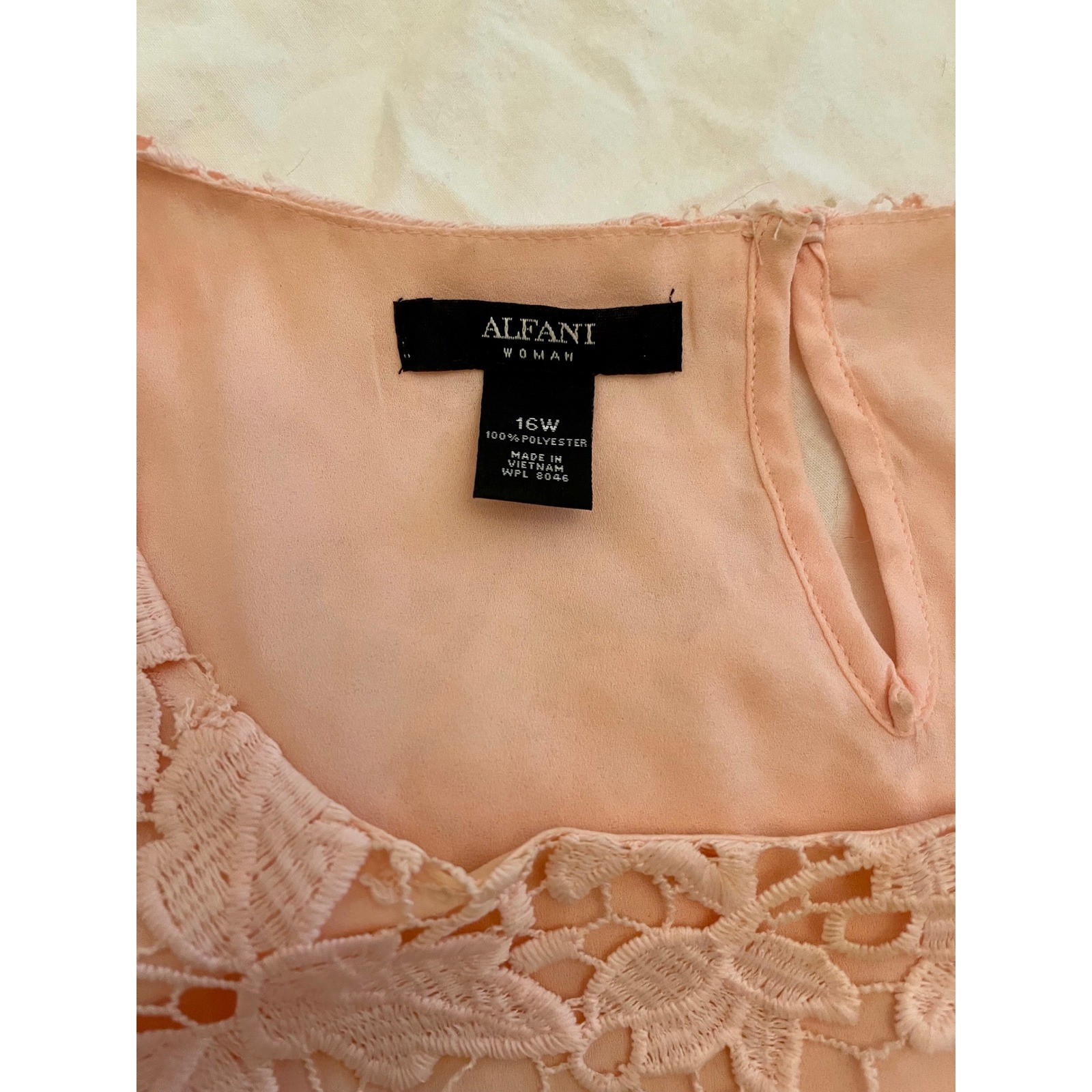 Woman’s Alfani Peach Floral Lace Sleeveless Blouse Top Plus Size 16W