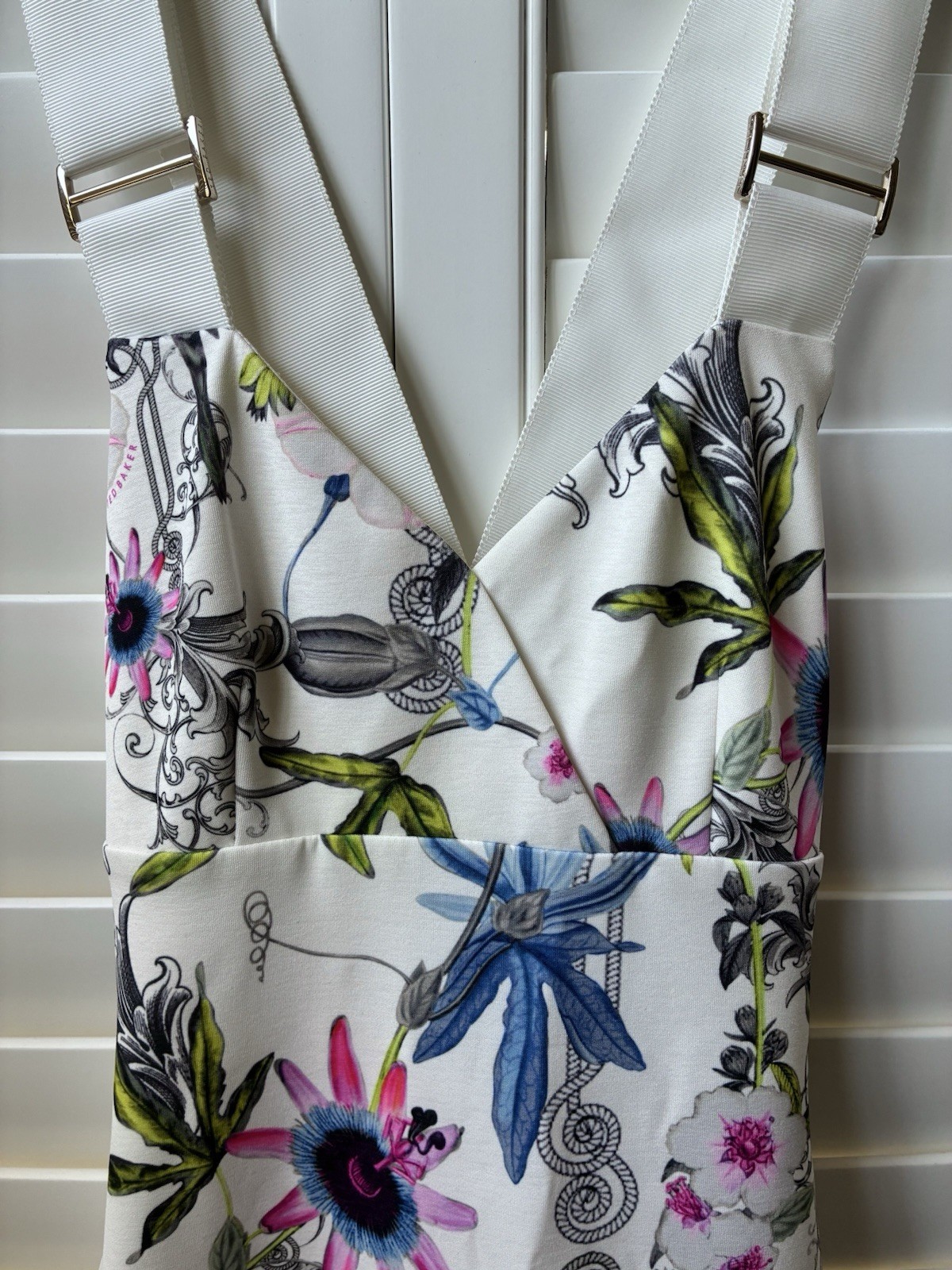 Ted Baker Scarlin Passion Flower Bodycon White Floral Print Midi Dress Garden