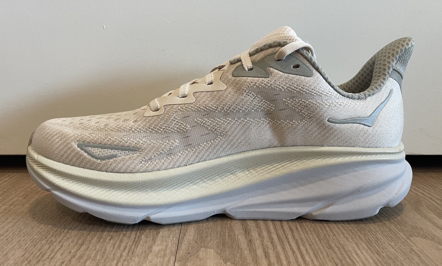 New Hoka Clifton 9 Running / Walking Shoes Men’s Size 9 – Oat Milk/Barley