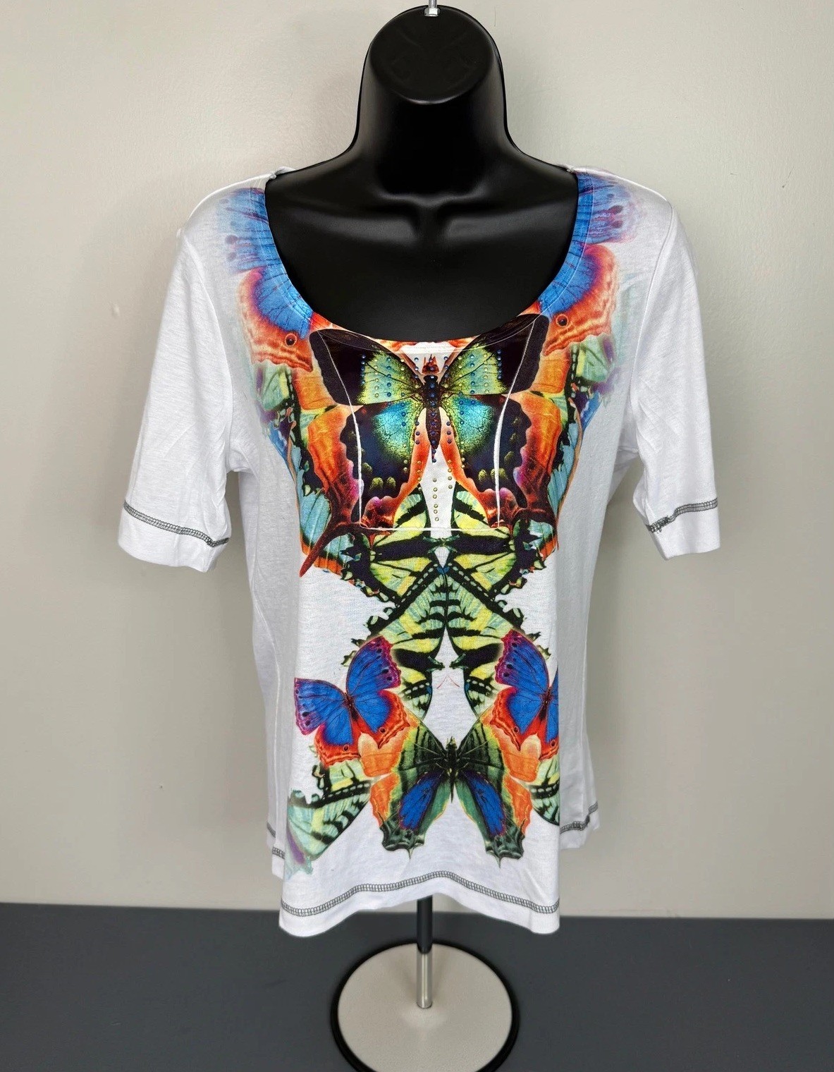 Energe World Wear Top Womens PL White Butterfly Graphic Print Scoop Short Sl
