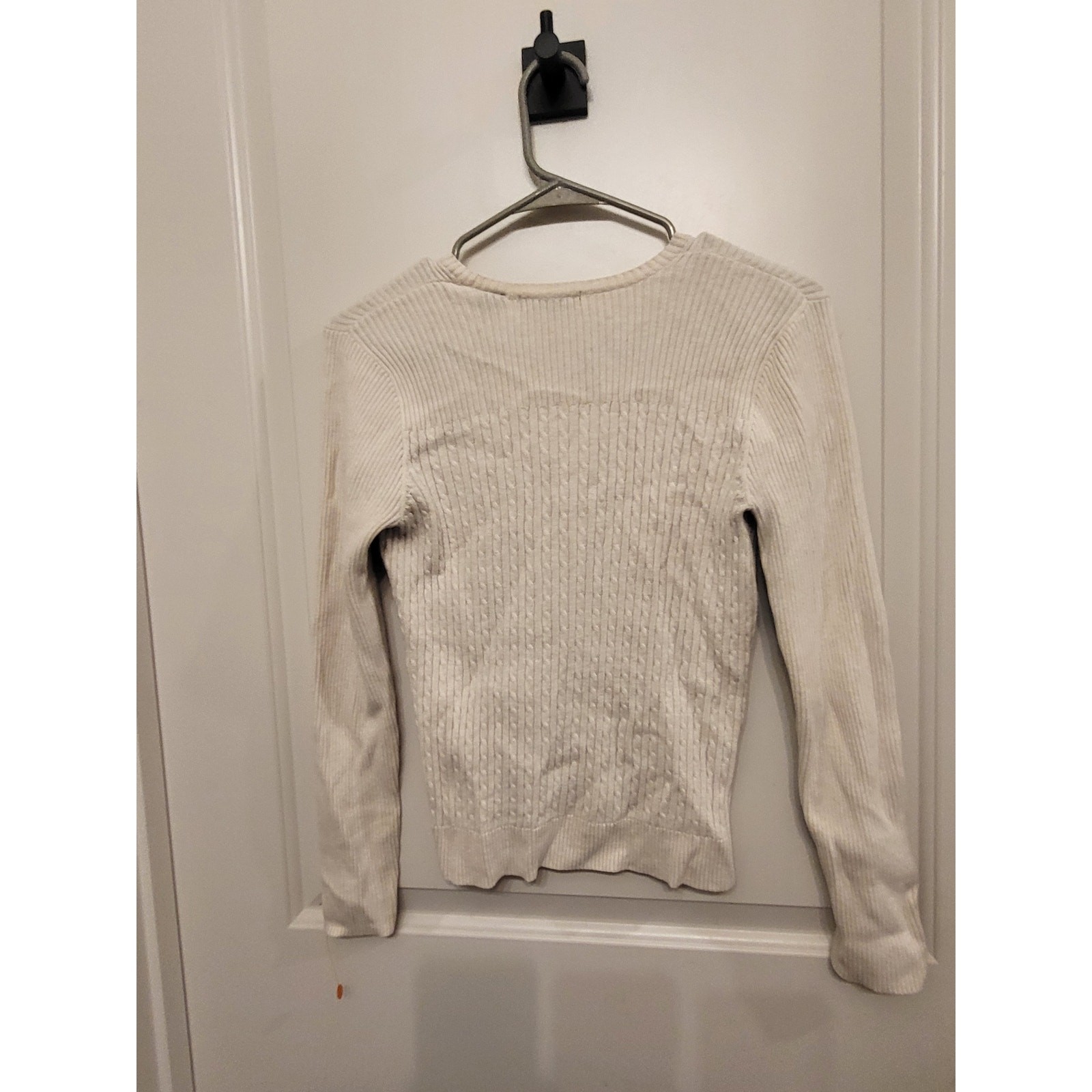 Jeanne Pierre sweater is a beige cable-knit v-neck pullover Small
