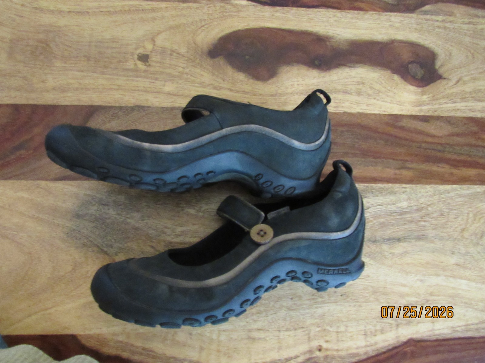 Merrell sz 8.5 Plaza Emmy black button strap silver piping rugged sole 1.5 heel