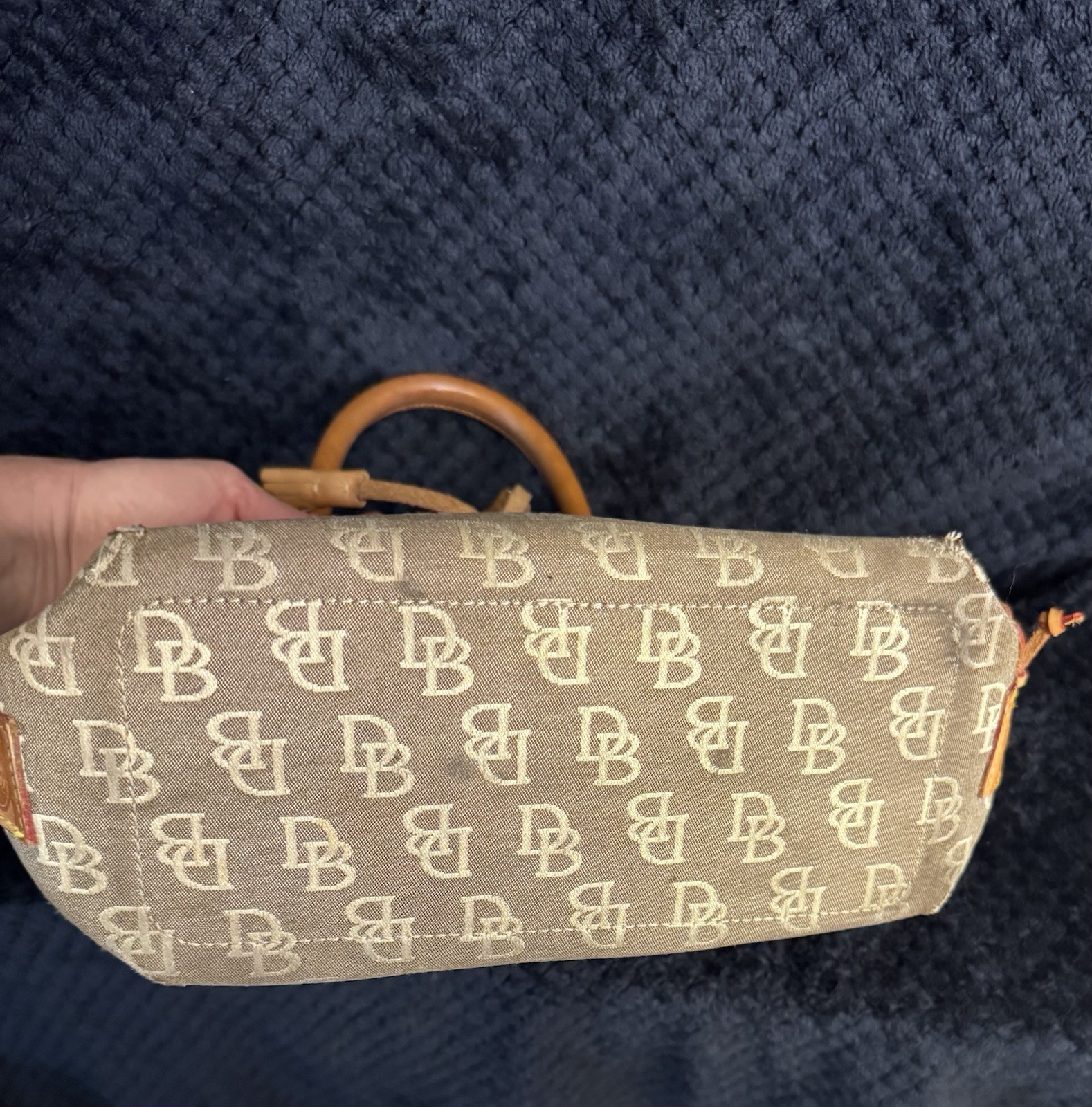 dooney and bourke crossbody leather