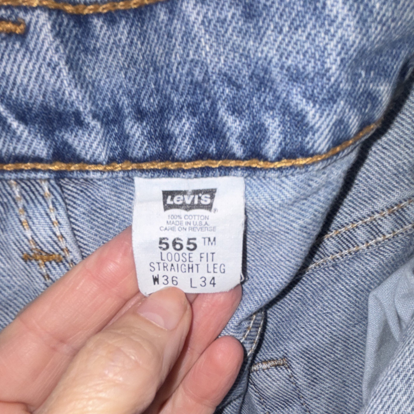 Levi’s Men’s Blue Denim Loose Fit Straight Leg Jeans 5-Pocket Light Wash