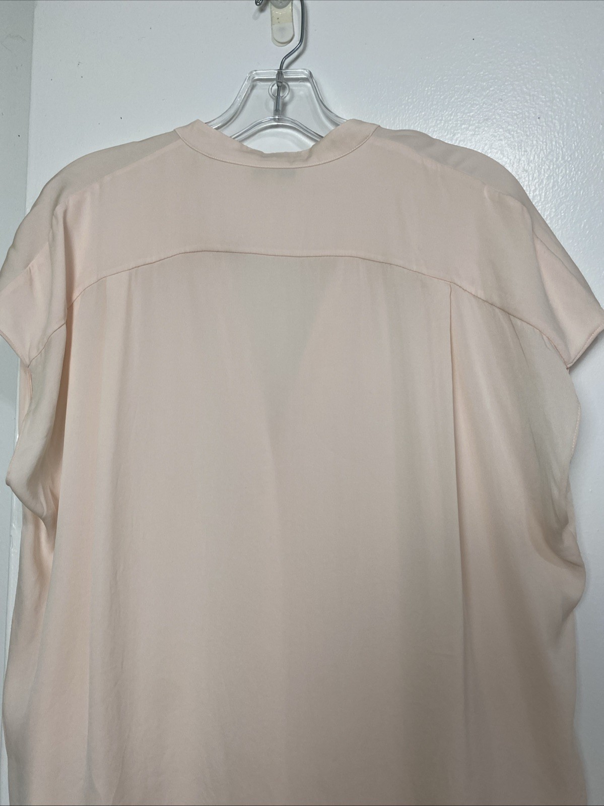 Vince Silk Blouse Top Size L Women’s Pink Satin Split Neck Sleeveless Buttons