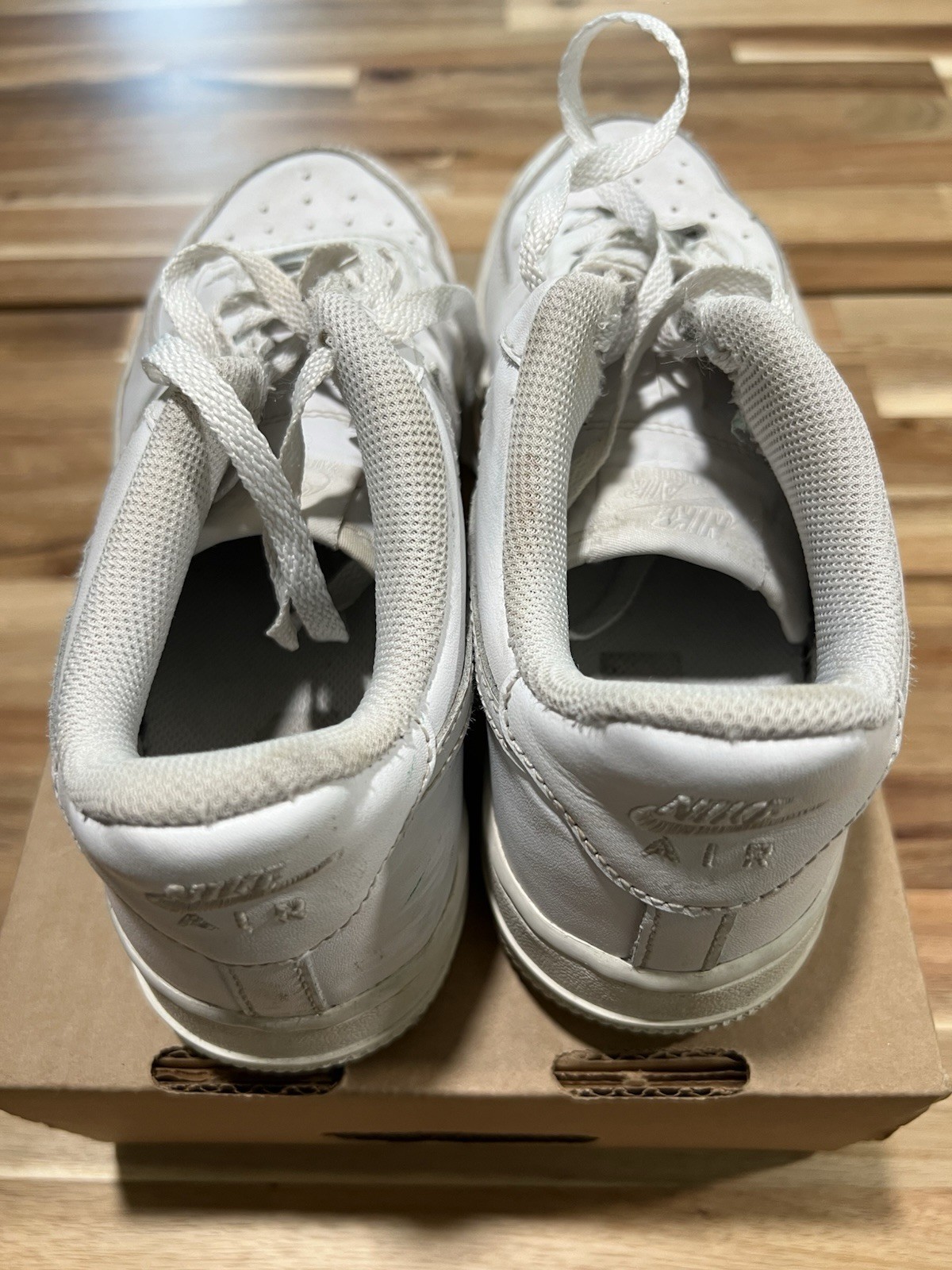 Nike Air Force 1 Low Men’s White Low Top Lace-Up Athletic Sneakers Pre-Owned