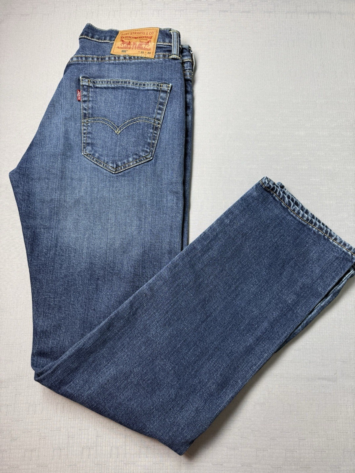 Levi’s 505 Men’s Jeans W31 L34 Medium Wash Regular Fit Straight Leg Blue Denim