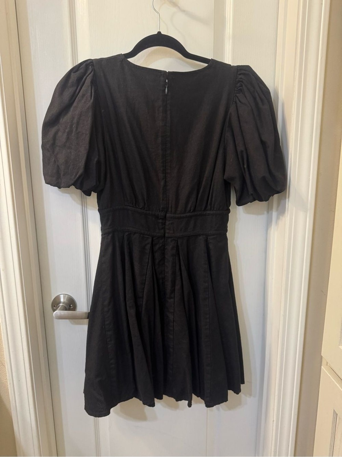Size 8 House of Harlow 1960 black dress