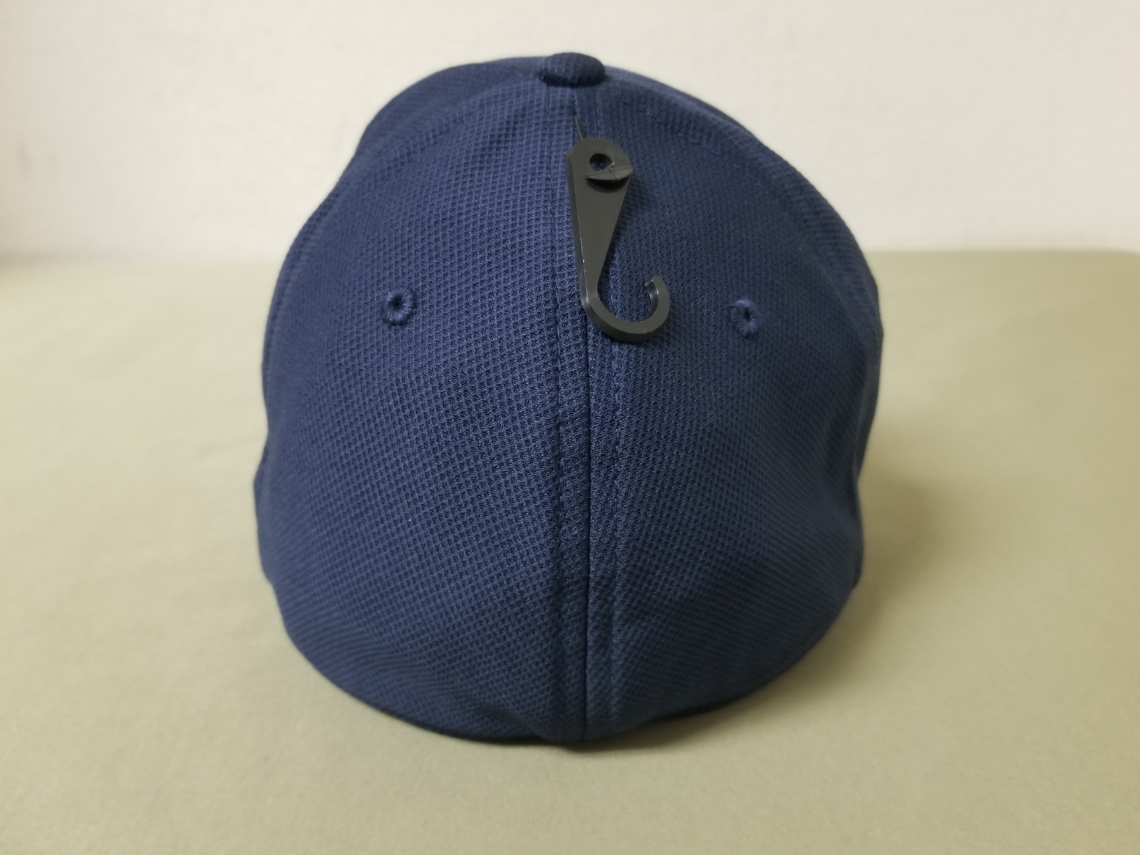 New Under Armour Classic Fit Mens Fitted Baseball cap.