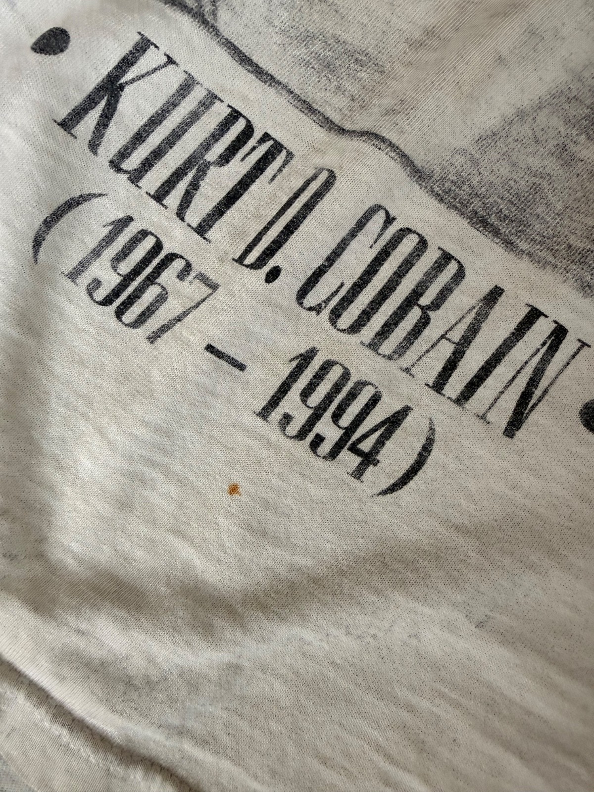 Kurt Cobain Memorial White 1994 Vintage T-Shirt – Nirvana – Giant – Thrashed
