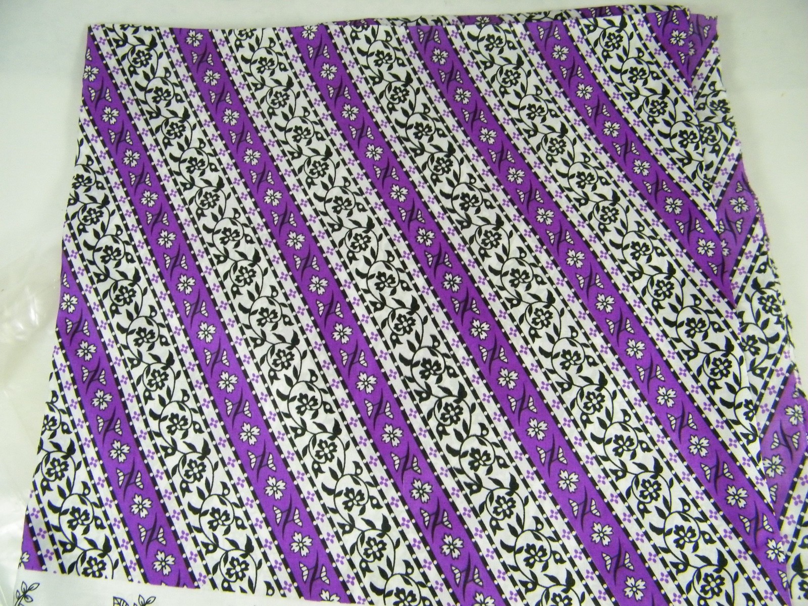 BEAUTIFUL SCREEN PRINTED POLYESTER SAREE PURPLE WITH FLOWER PATTERN
