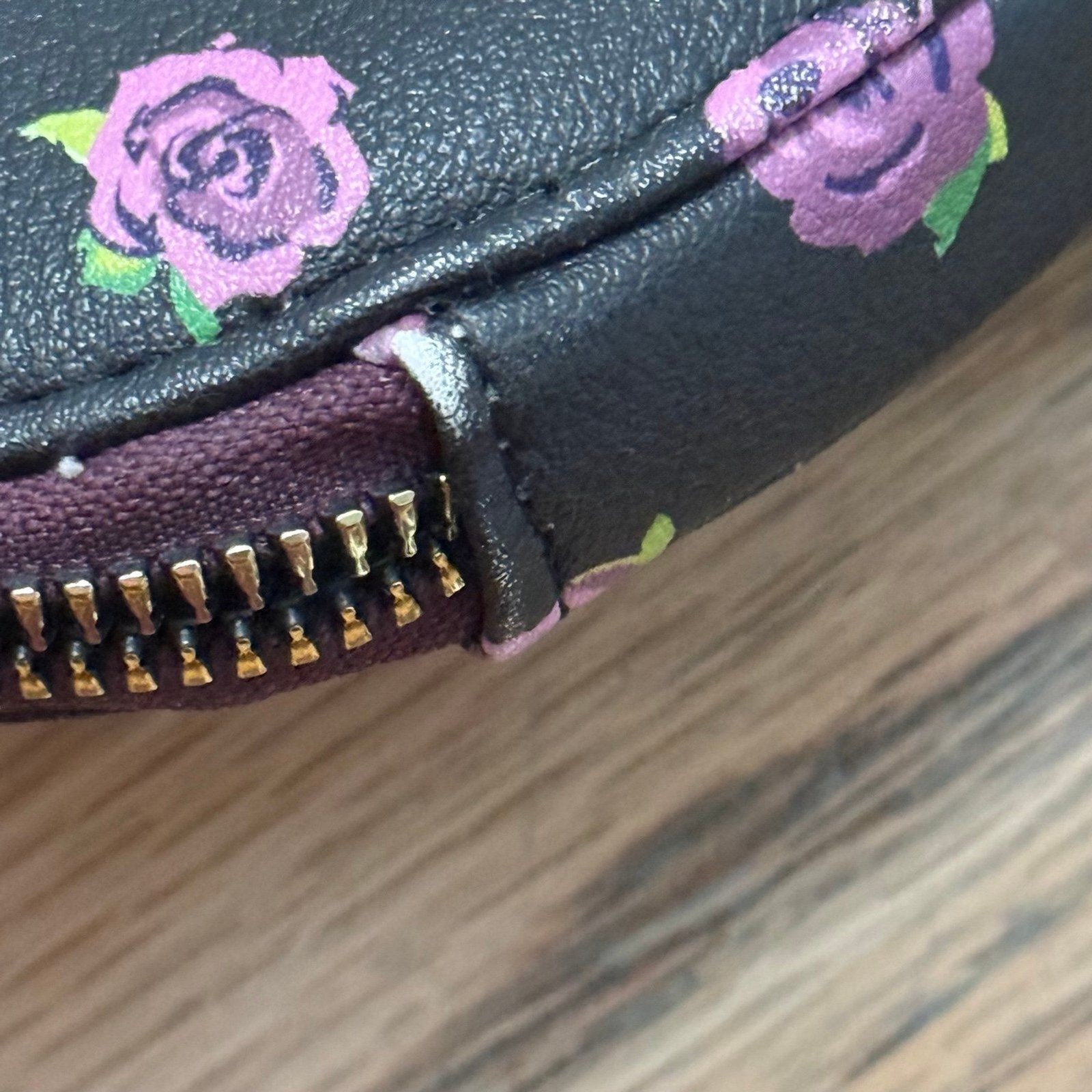 Juicy heart shaped wristlet Night Blooms