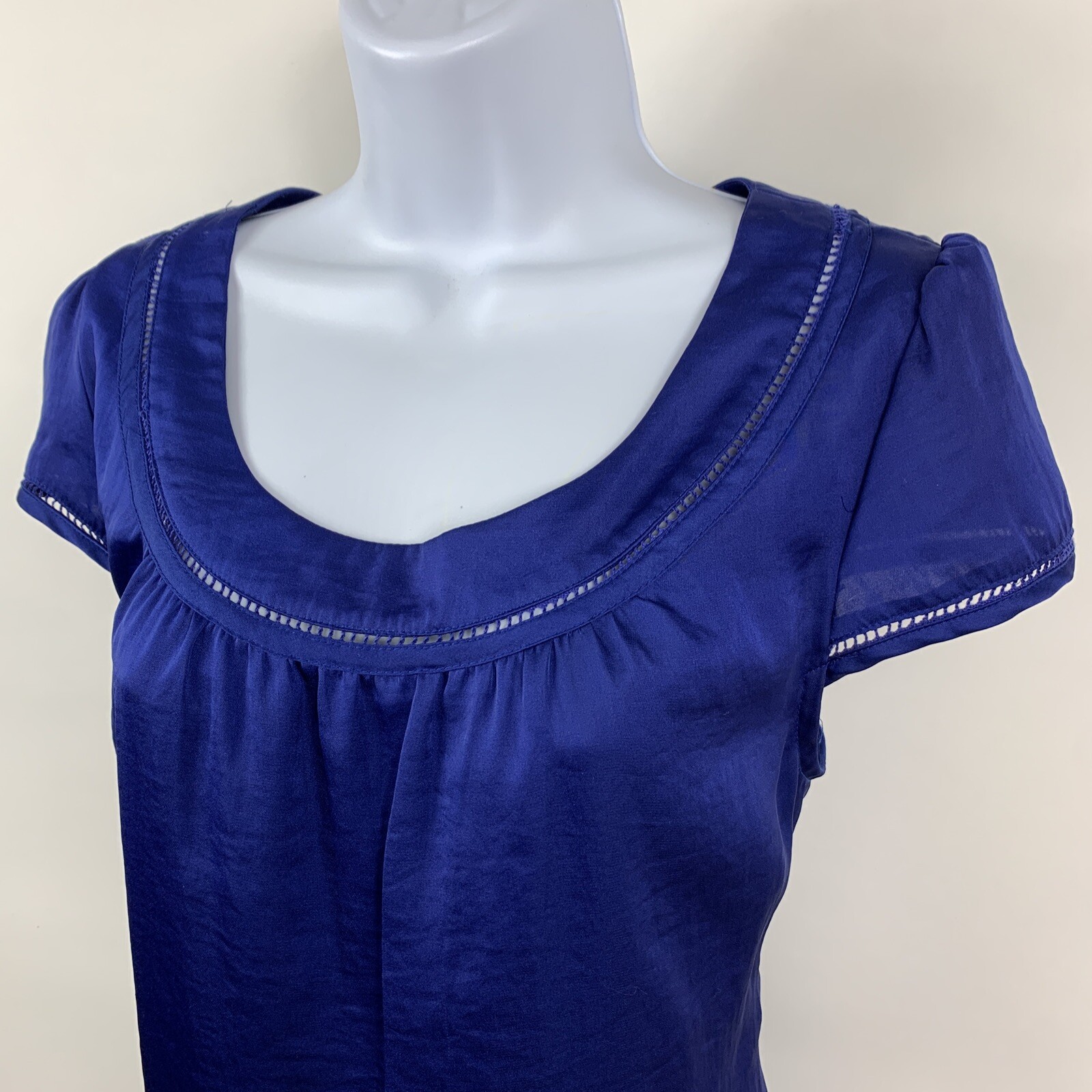 H & M Modern Classic Mini Dress Women’s Size 8 Short Sleeve Blue Lightweight
