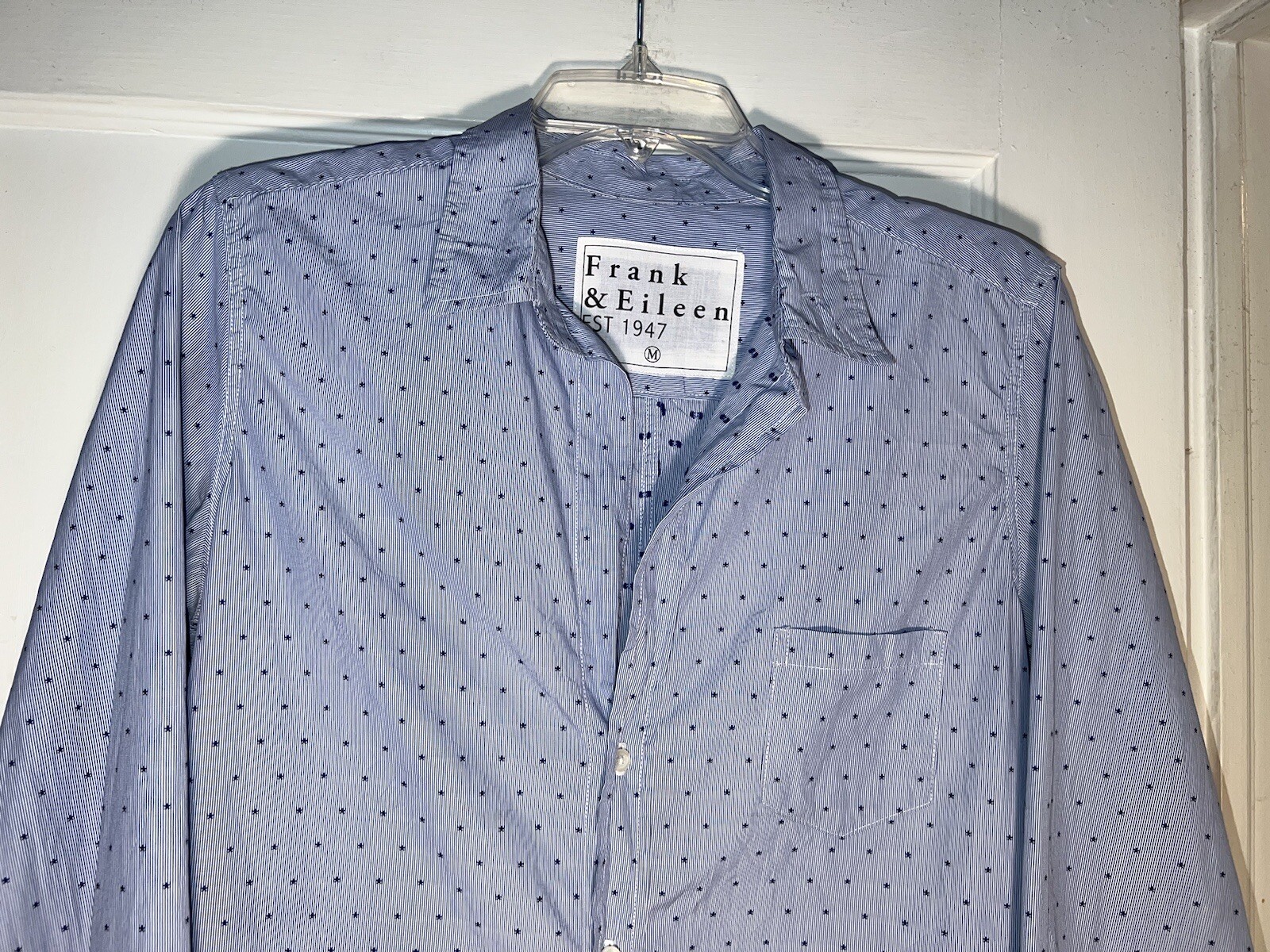 Frank & Eileen Barry White Blue Stripe Stars Cotton Shirt Size M. c747