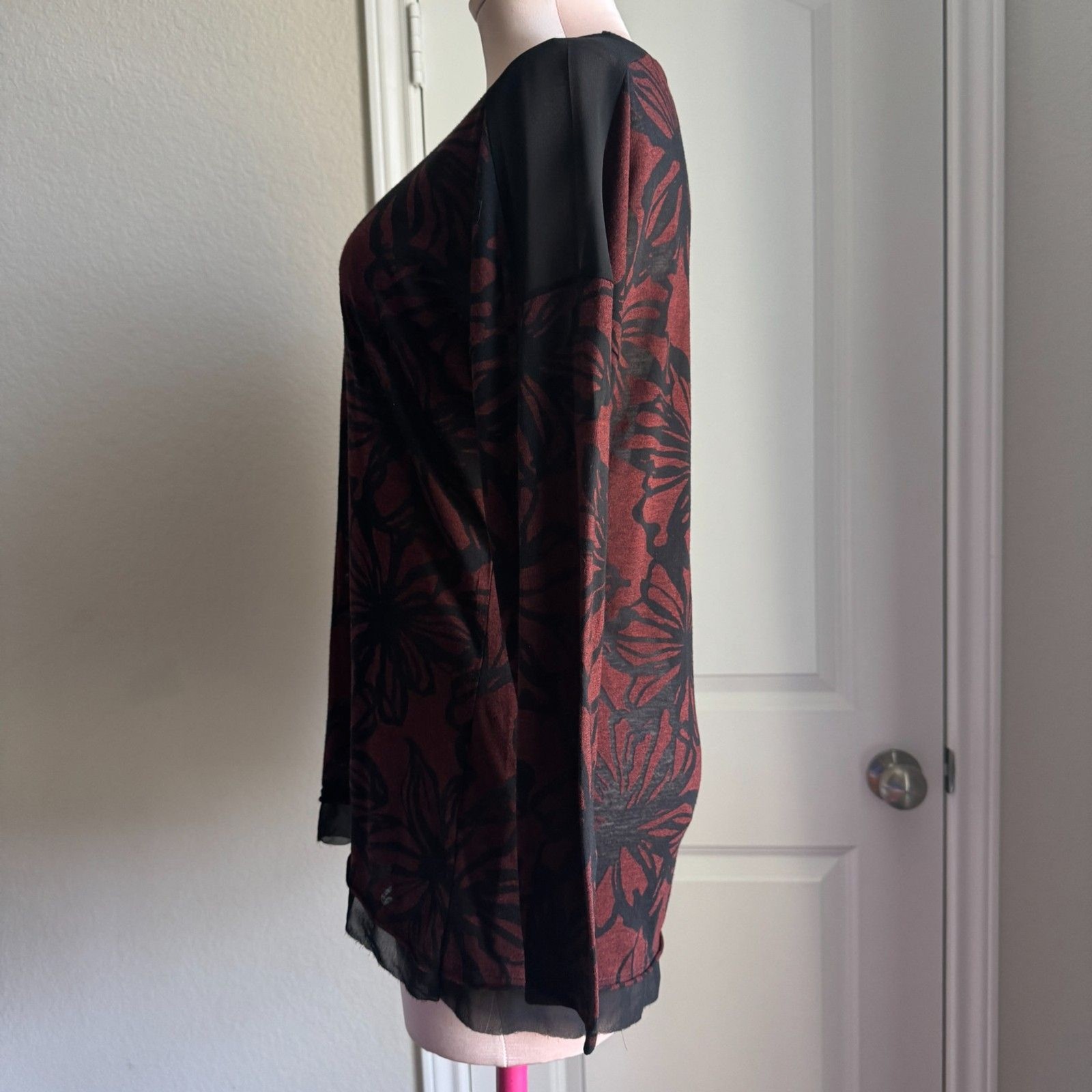 Women’s Vera Wang blouse – M