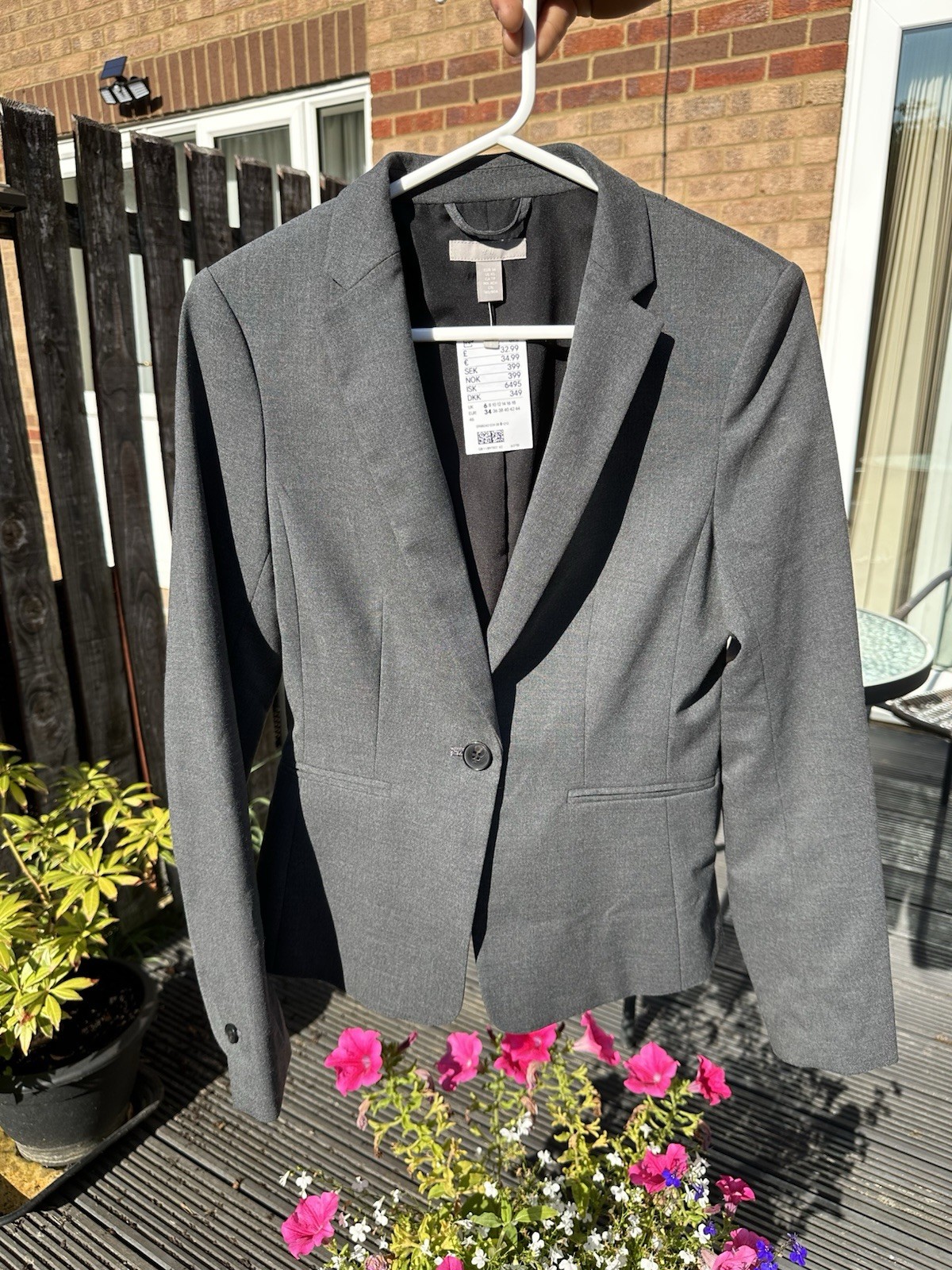 H&M Woman’s Grey Blazer Suit Jacket Size 6 BNWT New with Tags