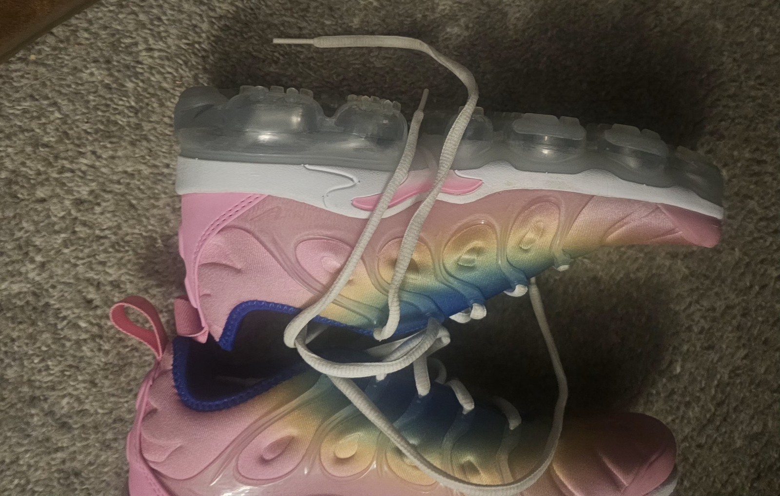nike vapormax air size 6 pink, blue, and yellow