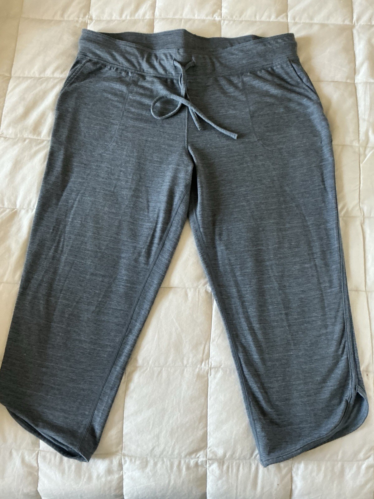32 Degree Cool Gray Capris. Size Large. Excellent Condition