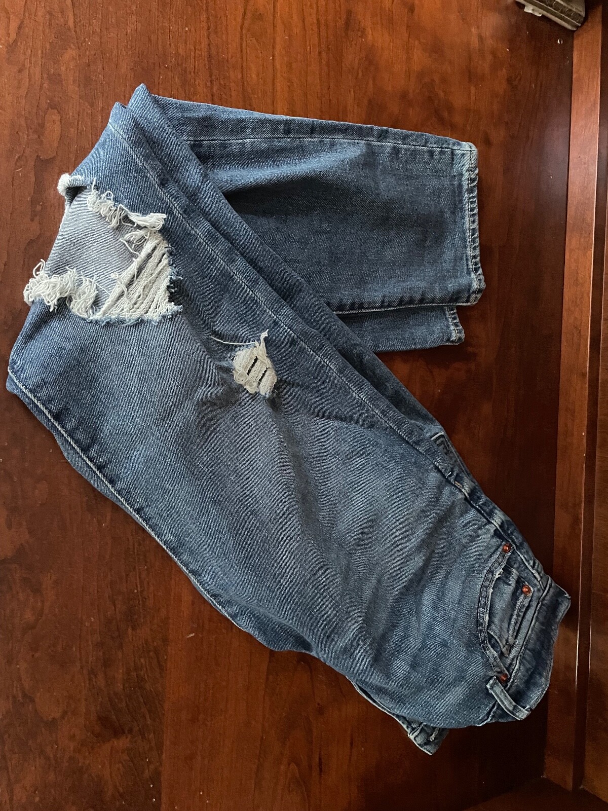 EUC GAP Girlfriend Distressed Blue Jeans Size 2/26R 2 26 Regular light wash