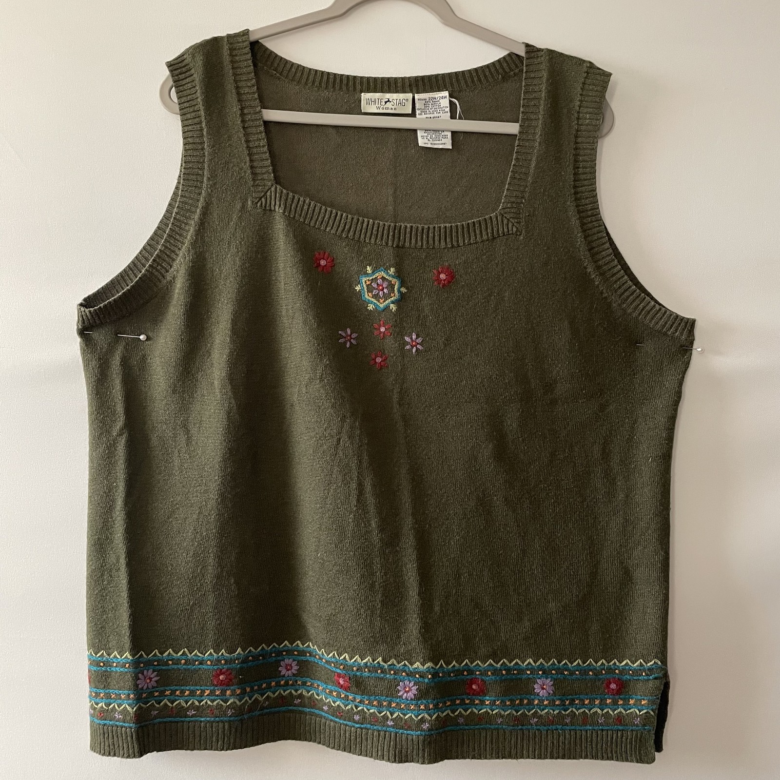 Y2K White Stag Women’s Green Embroidered Knit Tank Top Size 22W/24W-(C)