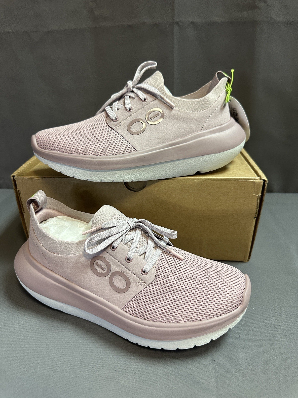 New OOFOS Women’s OOmy Stride in Stardust / White – Recovery Sneakers – Size 7