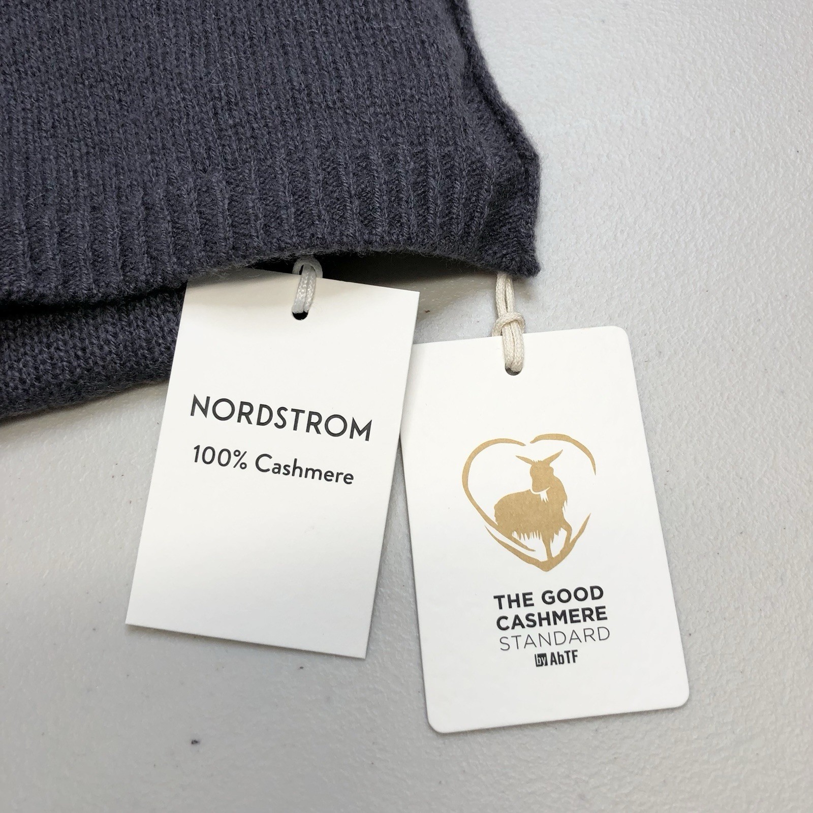 Nordstrom 100% Cashmere Gray Wrap, Shawl Scarf 75×28 NWT MSRP 155$
