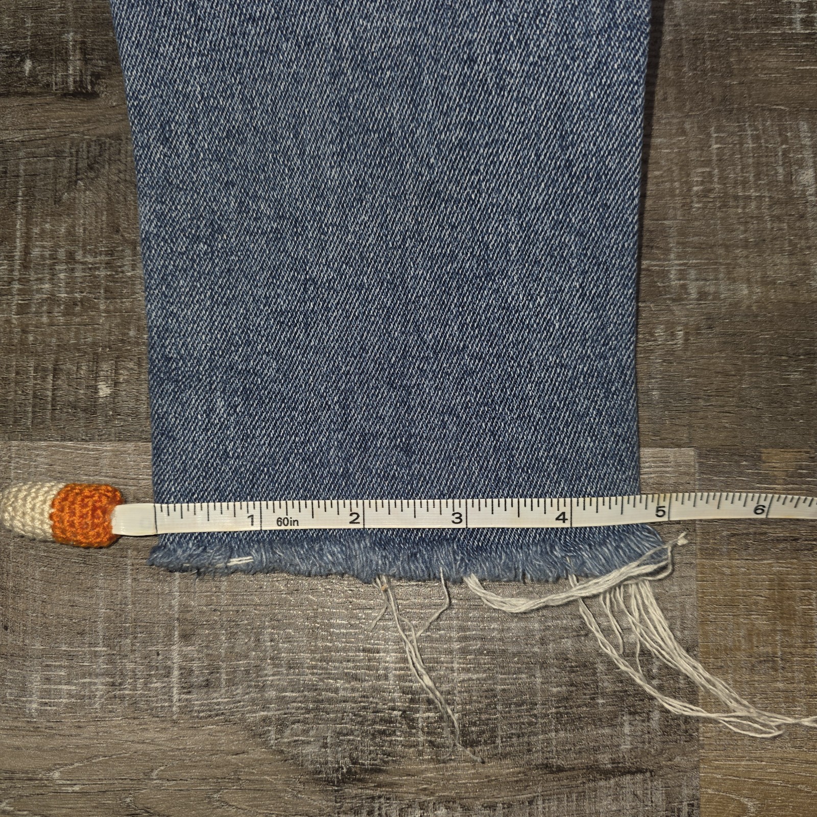 Levi’s 25″ × 27″ 711 Skinny Jean Medium Wash Zipper Mid Rise Cut Off Womens