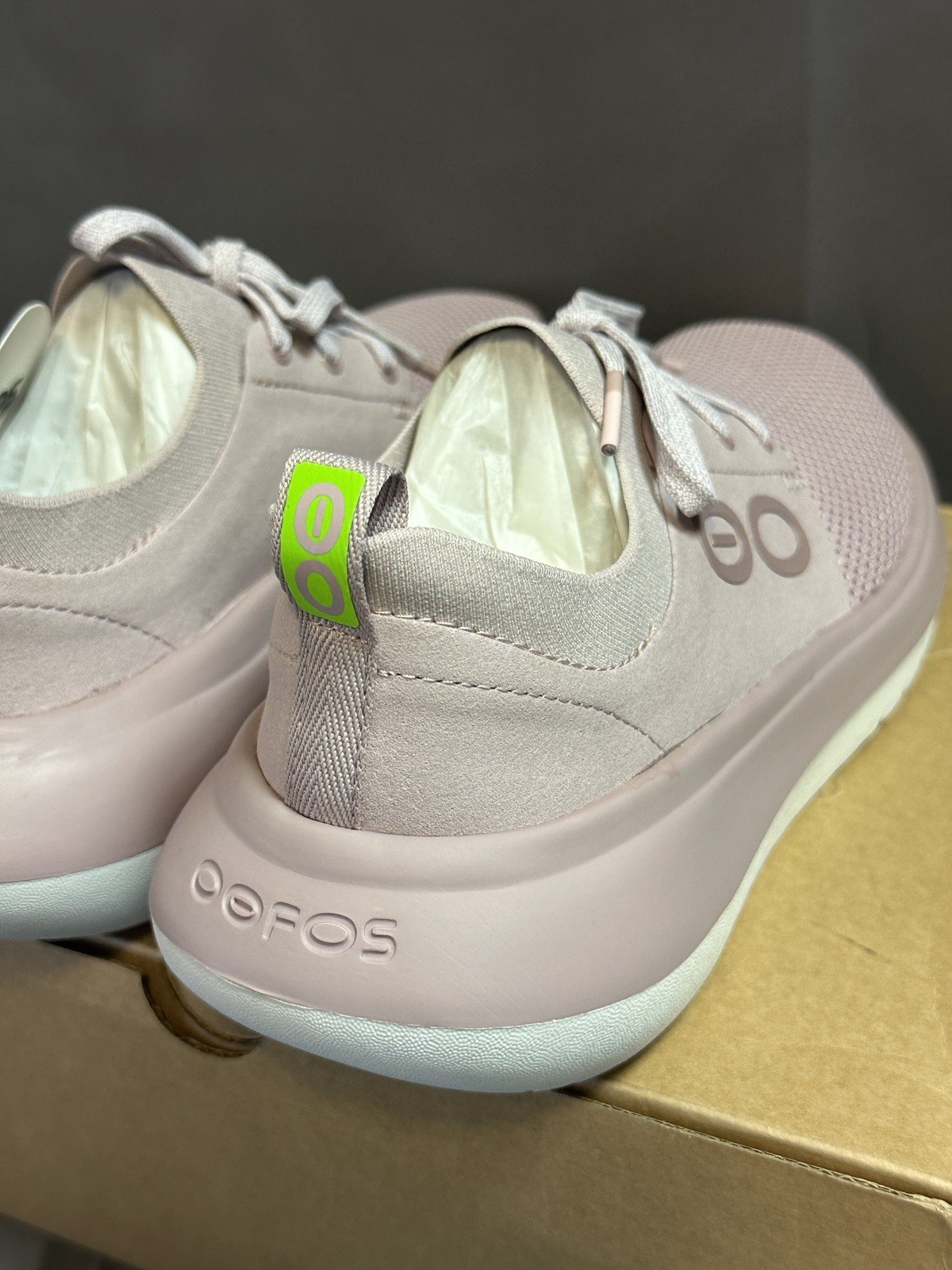 New OOFOS Women’s OOmy Stride in Stardust / White – Recovery Sneakers – Size 7