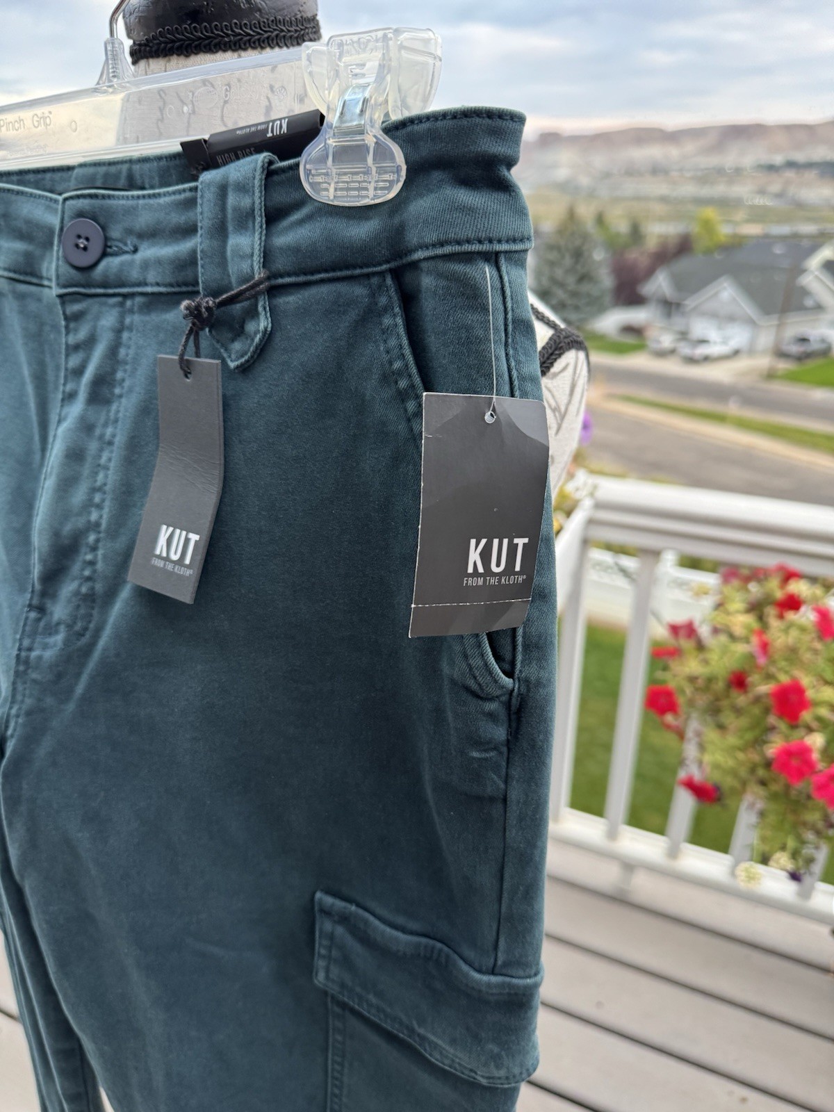 KUT FROM THE CLOTH, SZ 8, PINE GREEN PANTS, CROP LENGTH, EXCELLENT NEW W/TAGS A+